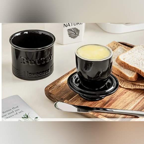 Pure and Simple Porcelain French Butter Crock. - Picture 6 of 6